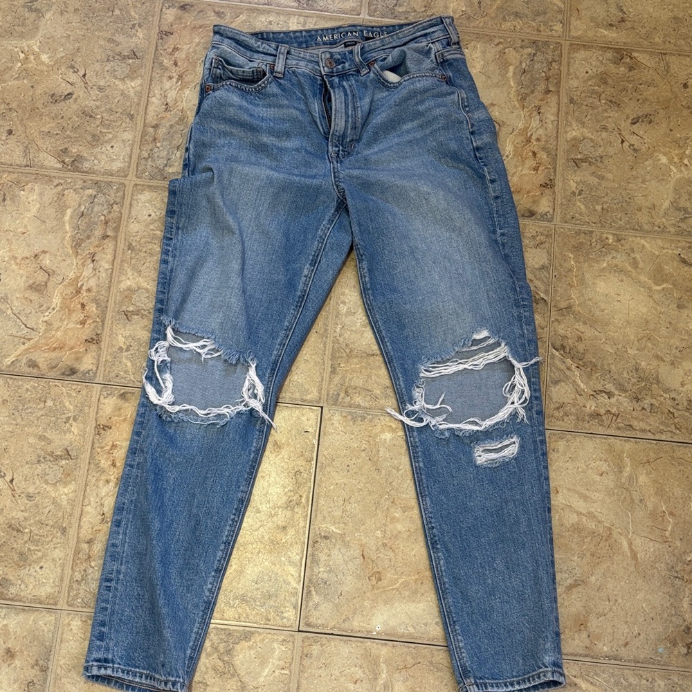American Eagle Size 6 Distressed Blue Jeans
